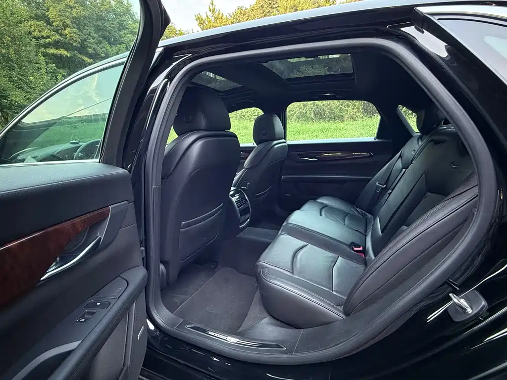 CADILLAC CT6 PLUG IN