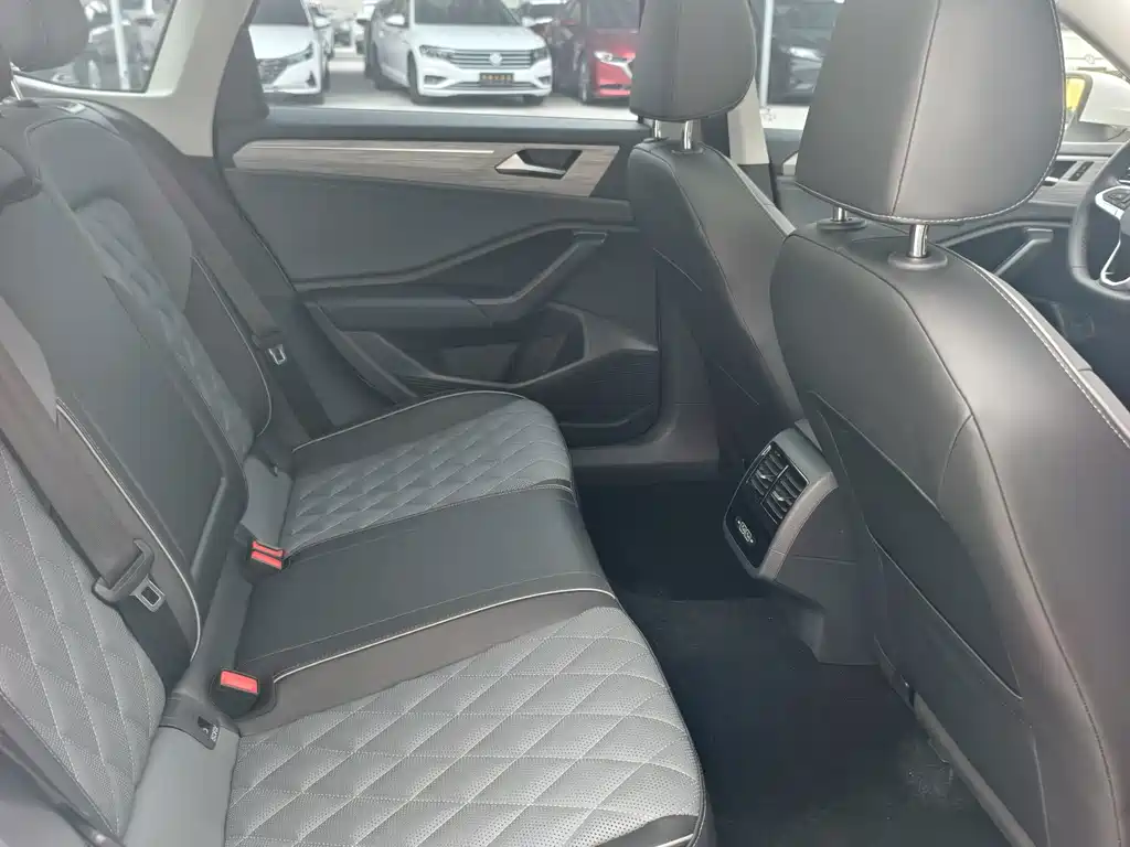 Volkswagen Sagitar — миниатюра 9