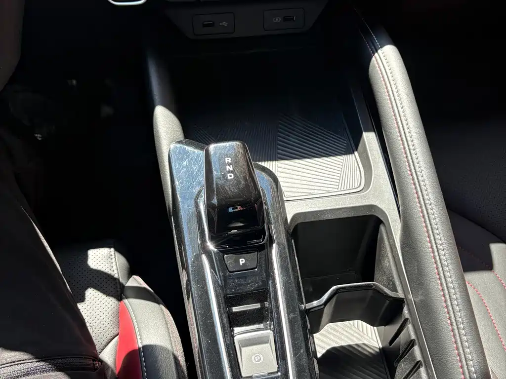 Geely Binyue — миниатюра 18