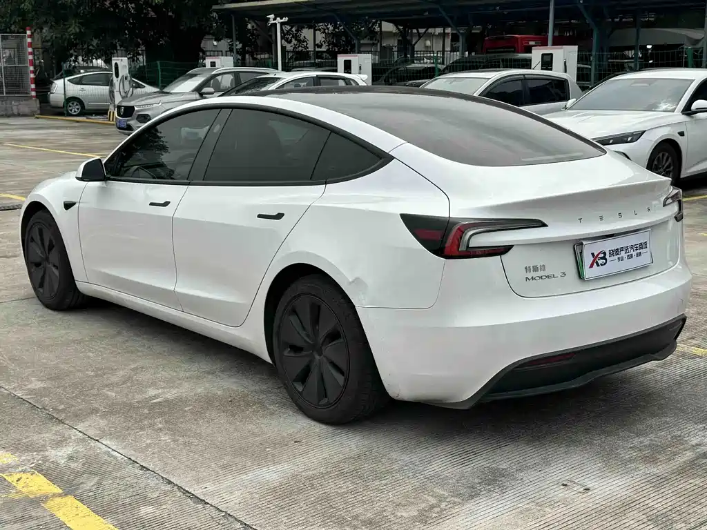 Tesla Model 3 — миниатюра 12