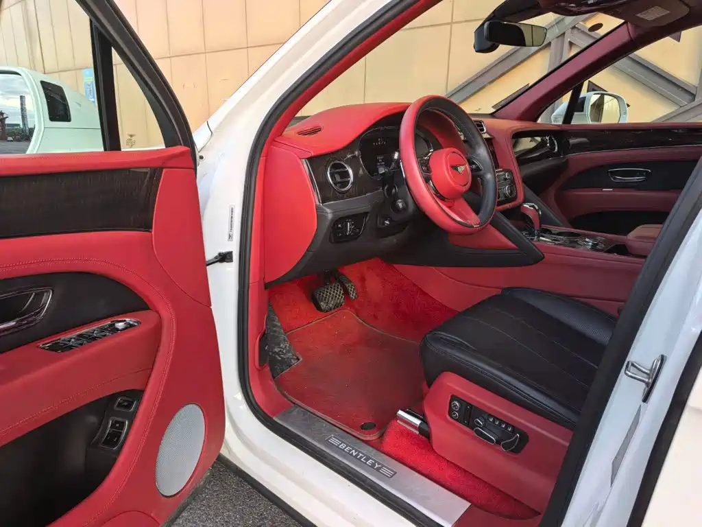 Bentley Bentayga — миниатюра 4