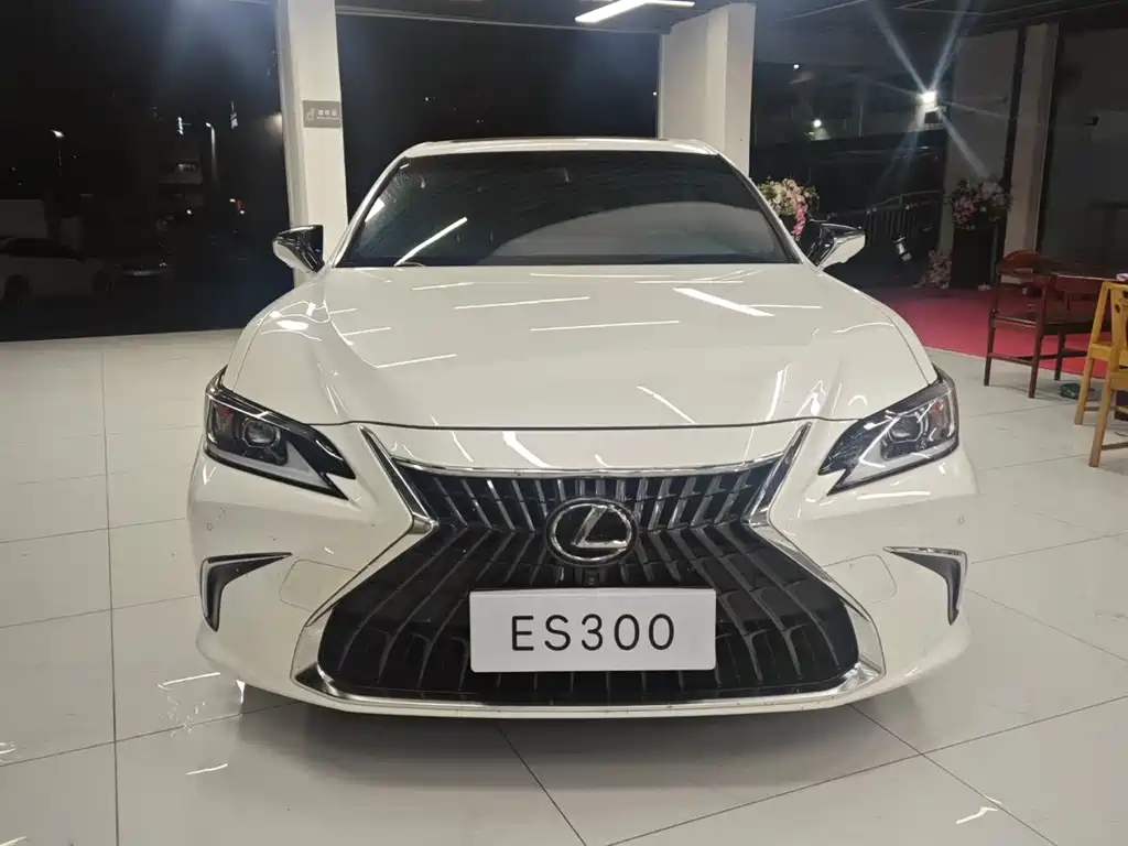 Lexus ES 2022 300h