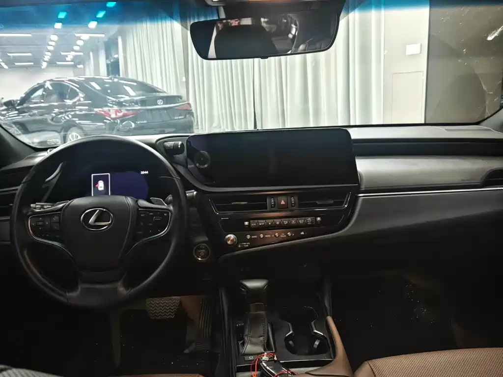 Lexus ES 2022 300h