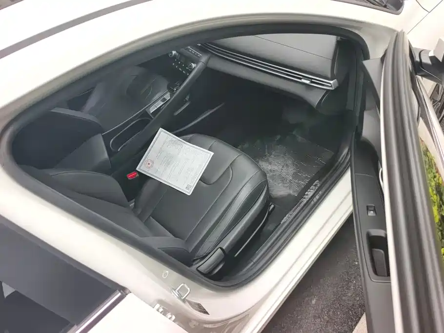 Hyundai Elantra — миниатюра 8