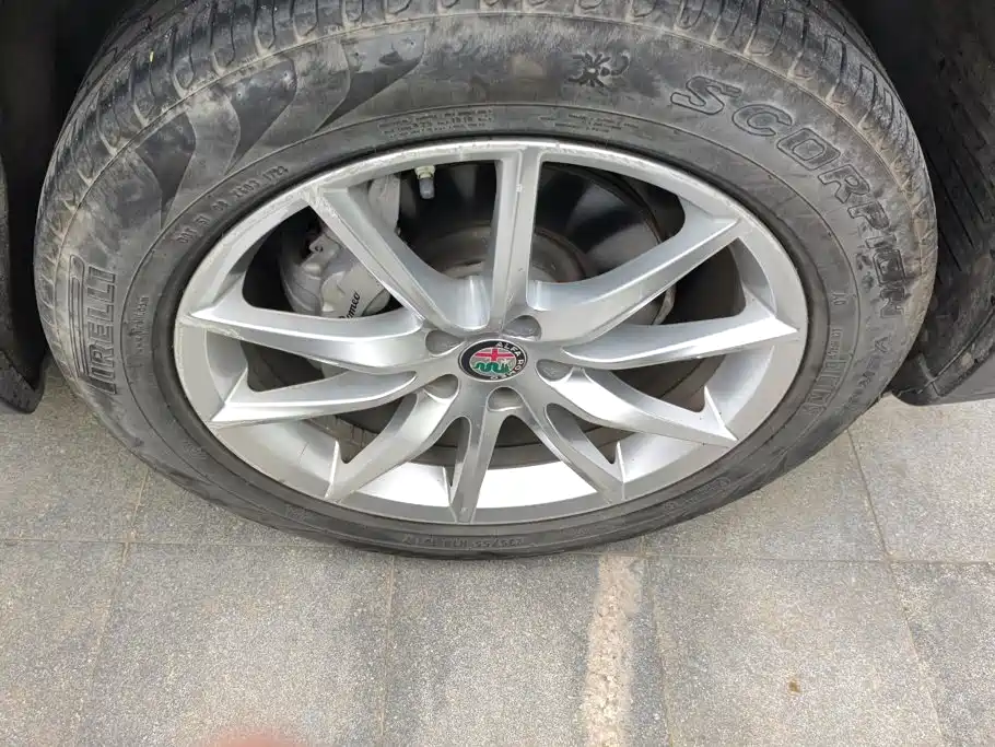 Alfa Romeo Stelvio — миниатюра 6
