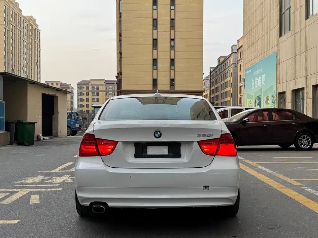 BMW 3 Series — миниатюра 12