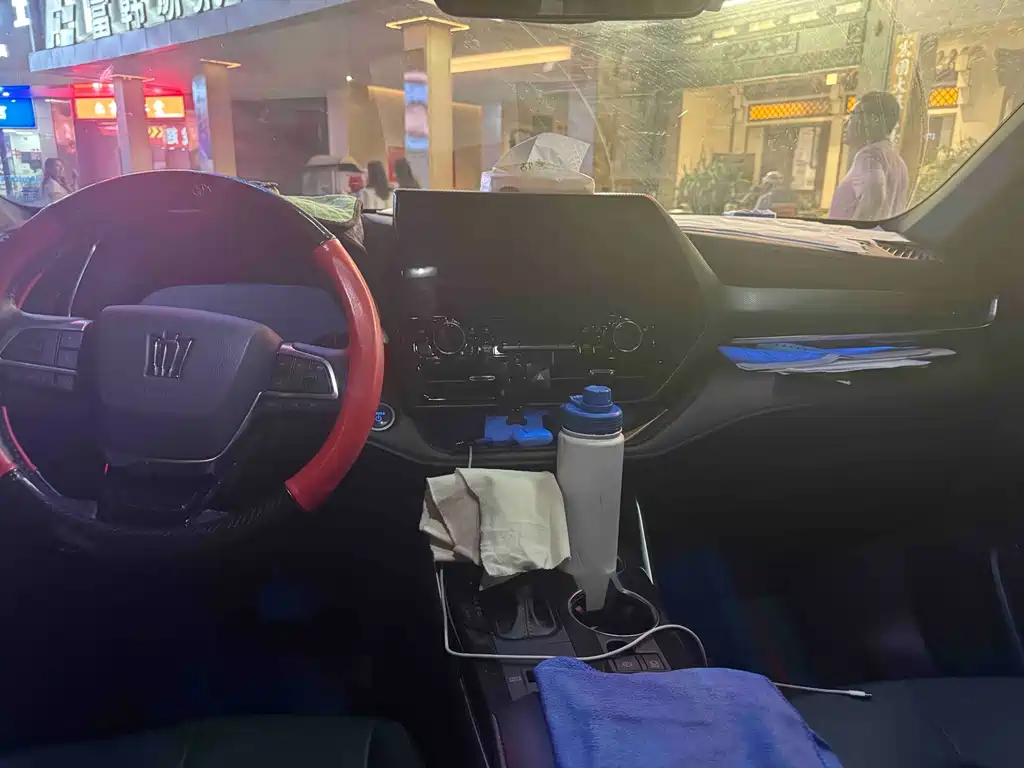 Toyota Crown Kluger — миниатюра 6