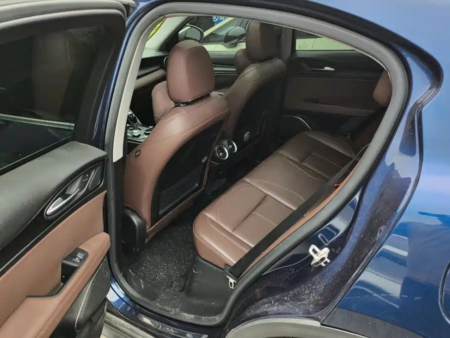 Alfa Romeo Stelvio — миниатюра 11