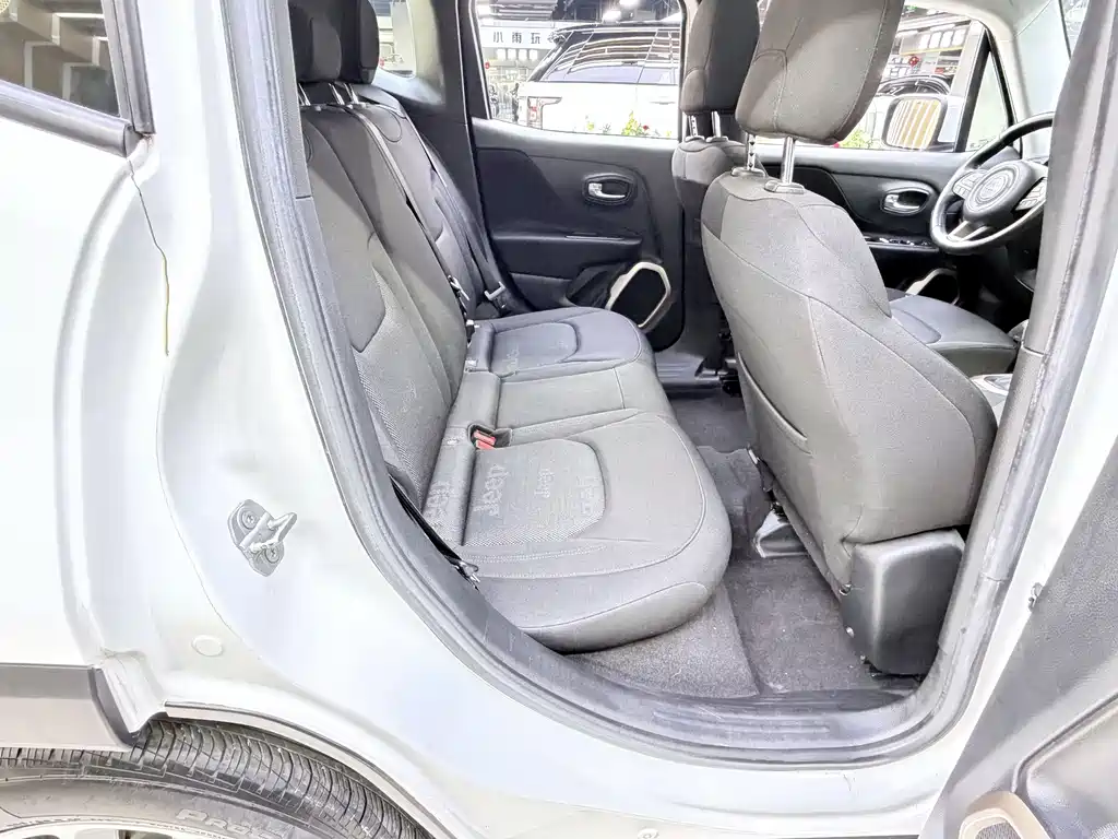 Jeep Renegade — миниатюра 11
