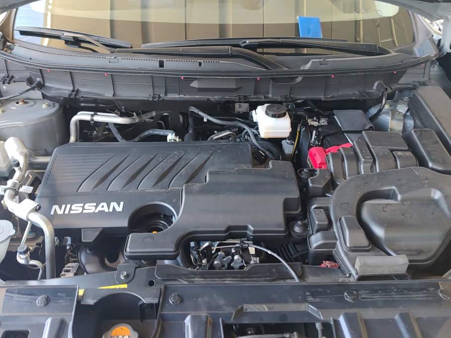 Nissan X-Trail 2.0 л 2025 г. Серебристо-серый, пробег 6500 км