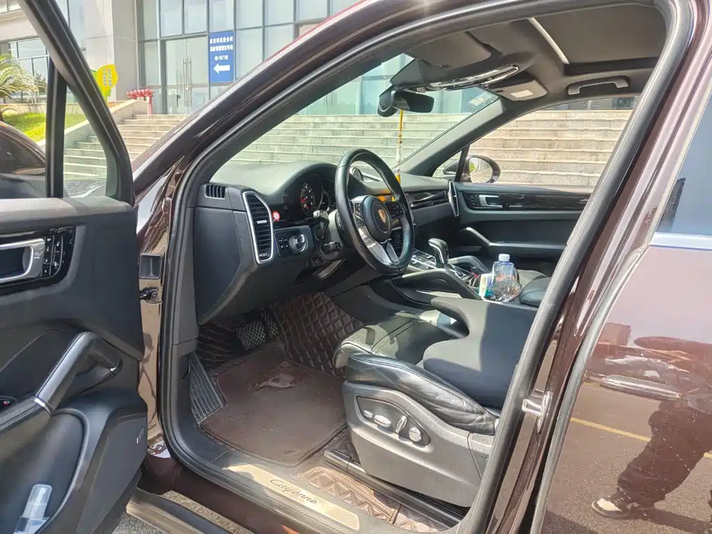 Porsche Cayenne — миниатюра 4