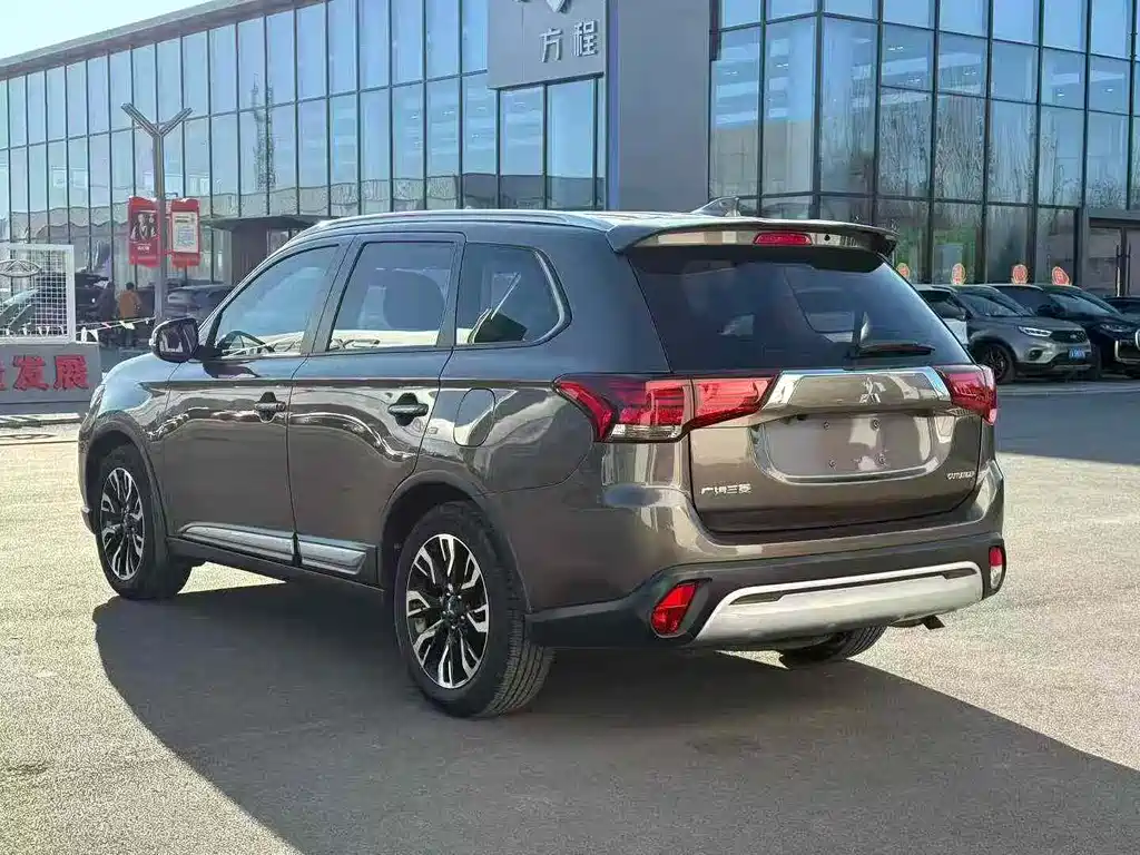 MITSUBISHI OUTLANDER