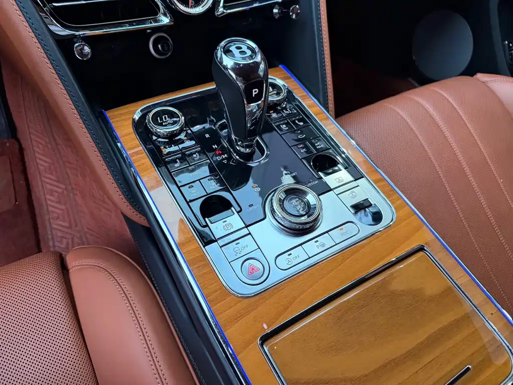 Bentley Flying Spur — миниатюра 11