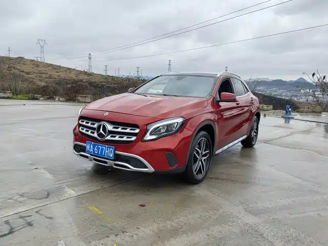 MERCEDES-BENZ GLA