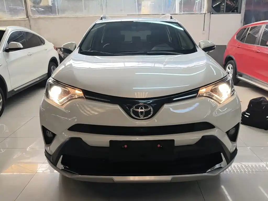 Toyota RAV4 — миниатюра 3