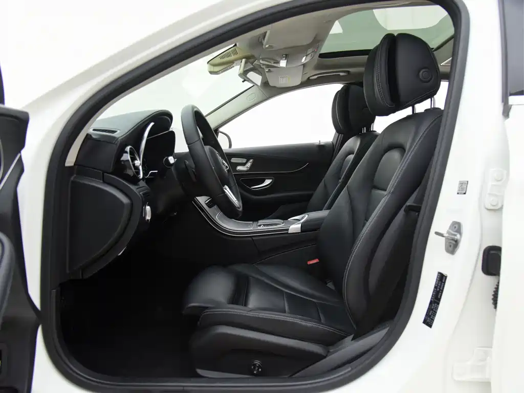 Mercedes-Benz C-Class — миниатюра 12