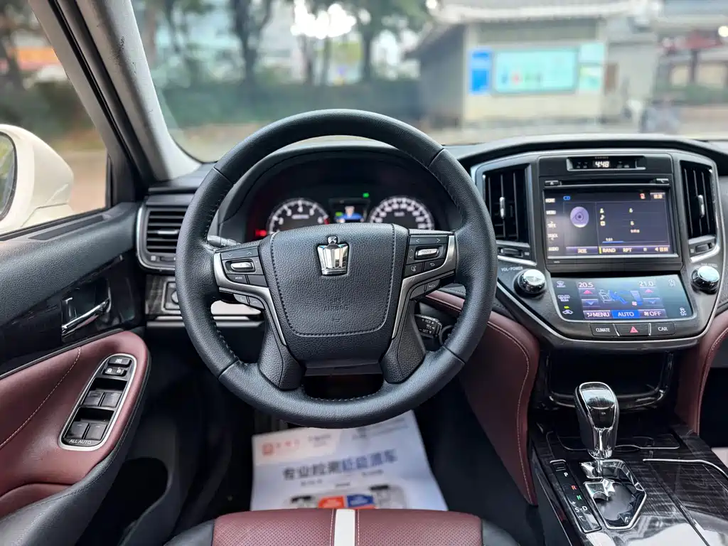 Toyota Crown — миниатюра 14