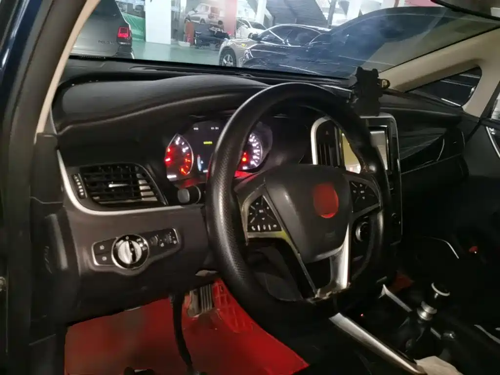 BYD MAX — миниатюра 10