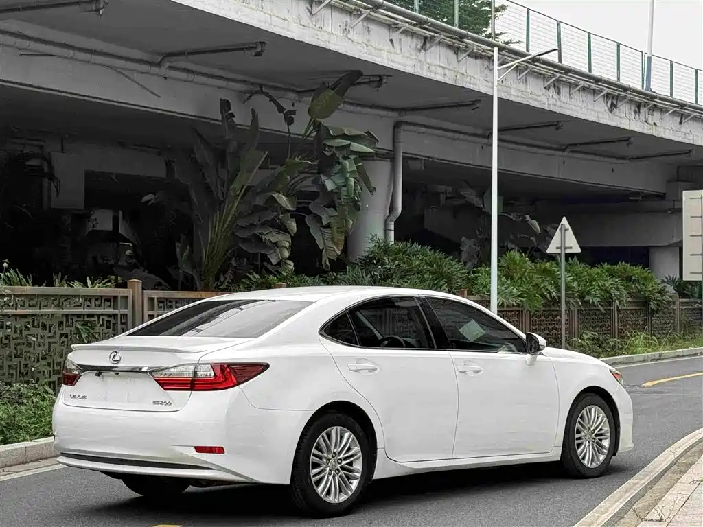 Lexus ES — миниатюра 13