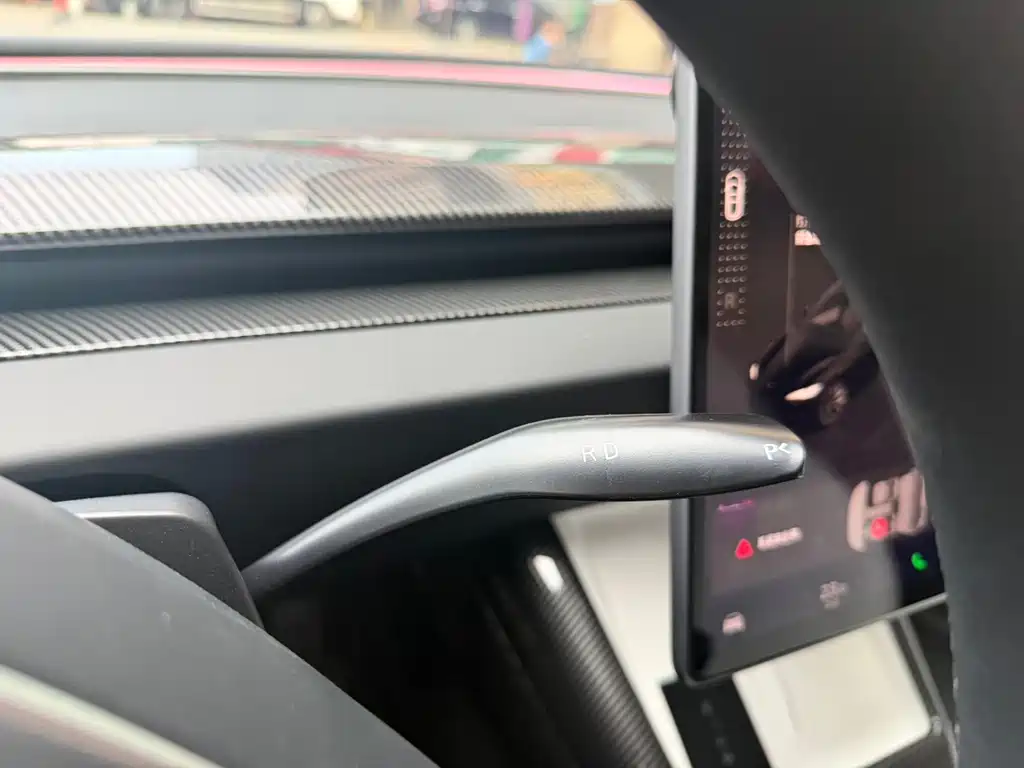 Tesla Model 3 — миниатюра 15