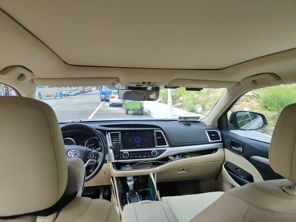 Toyota Highlander 2018 2.0T Luxury 7 мест VI