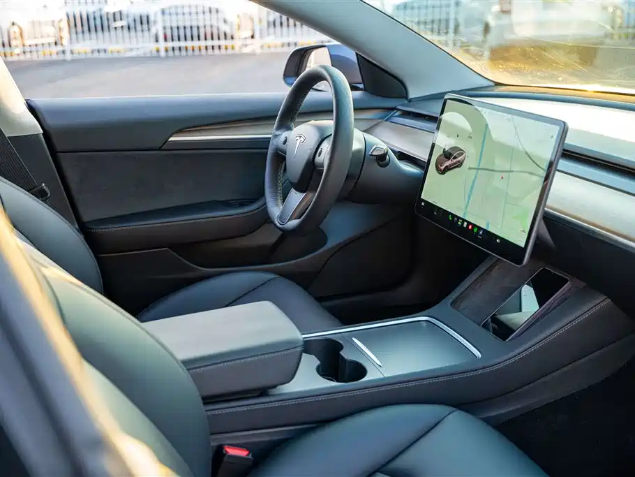 Tesla Model 3 — миниатюра 13