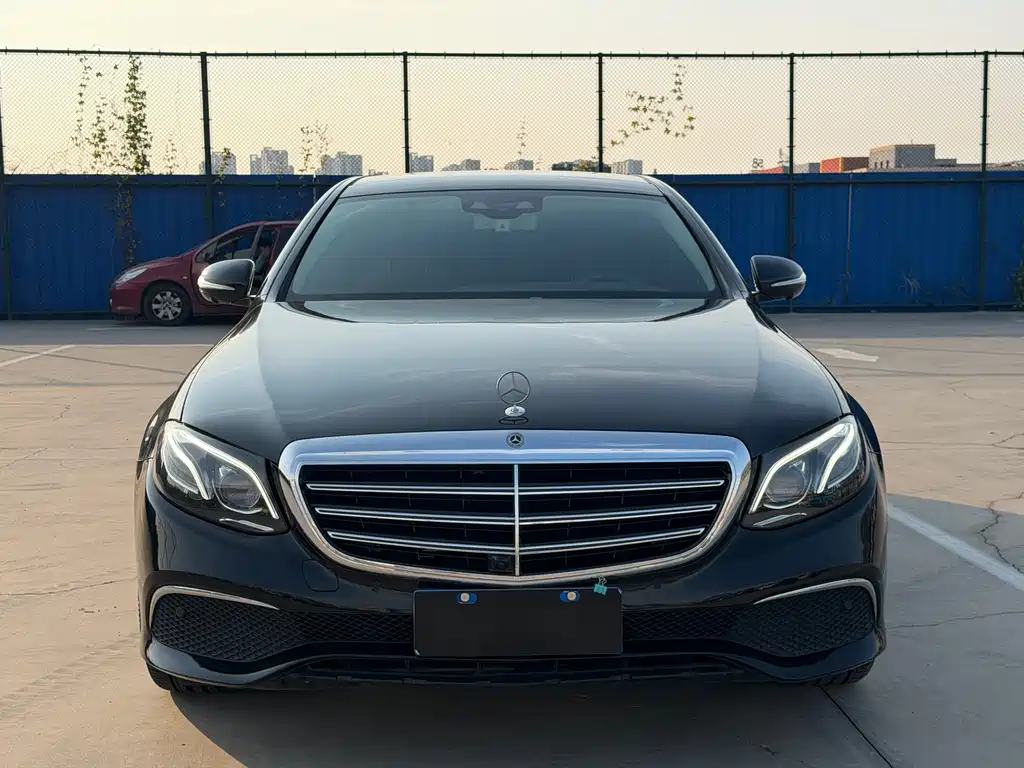 Mercedes-Benz E-Class — миниатюра 2