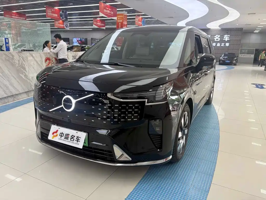 Volvo EM90 2024