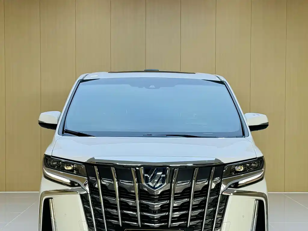 Toyota Alphard - фото 2