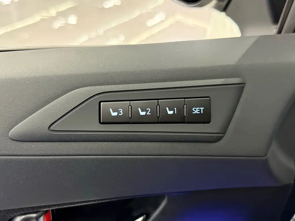 Toyota Vellfire 2021 2.5L HV Luxury