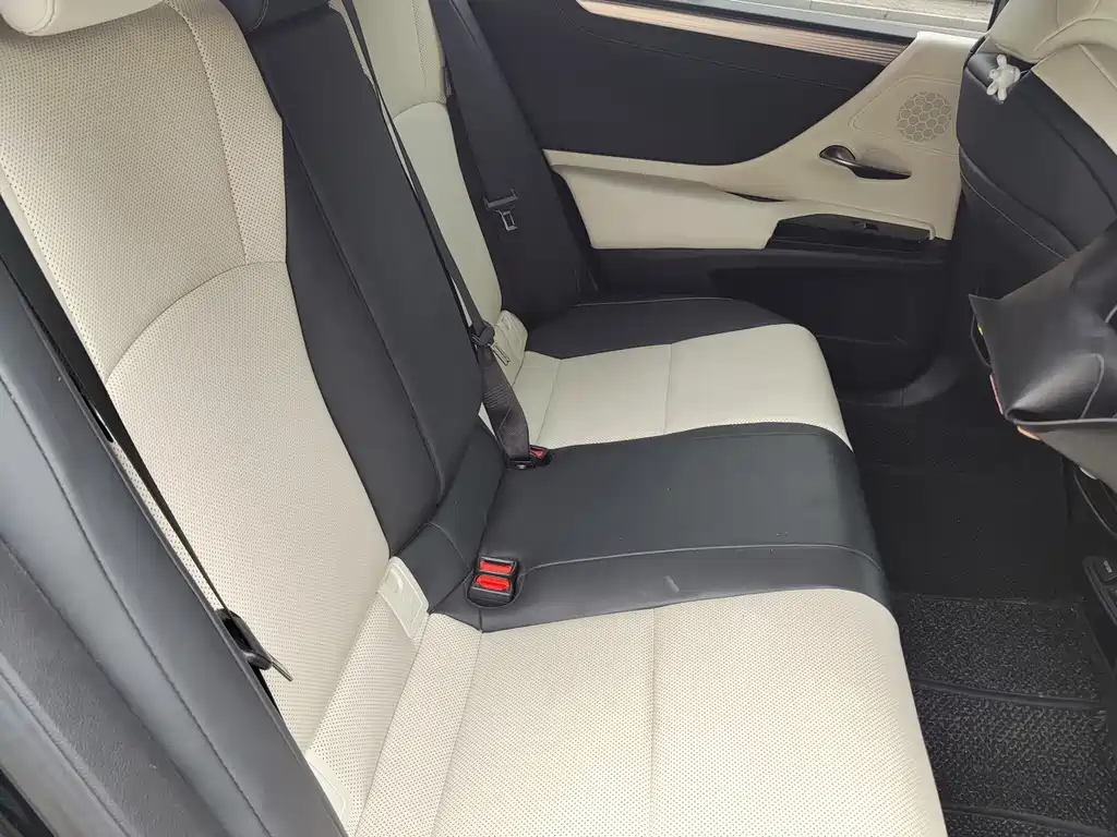 Lexus ES — миниатюра 11