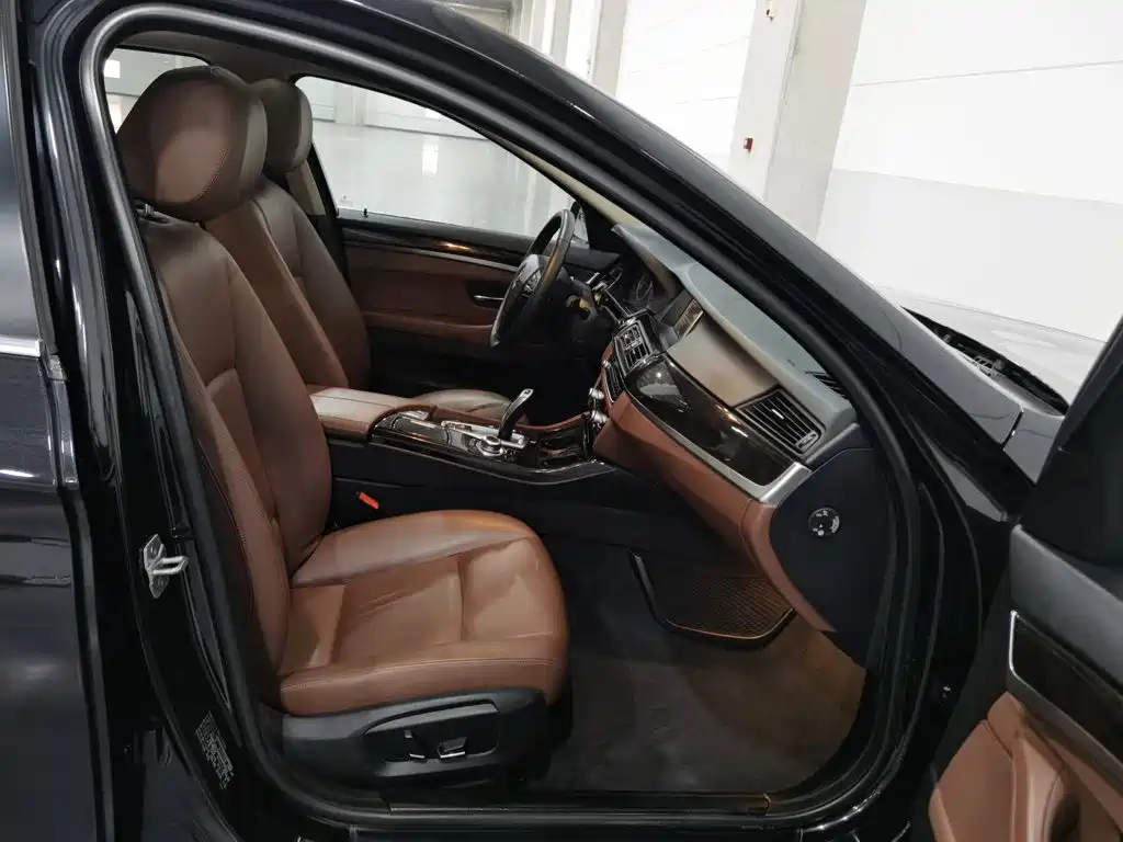 BMW 5 Series — миниатюра 23