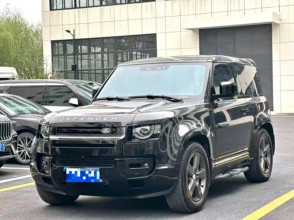 Land Rover Defender 2024