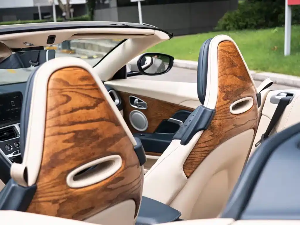 Aston Martin DB11 — миниатюра 9