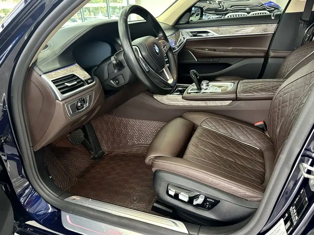 BMW 7 Series — миниатюра 22