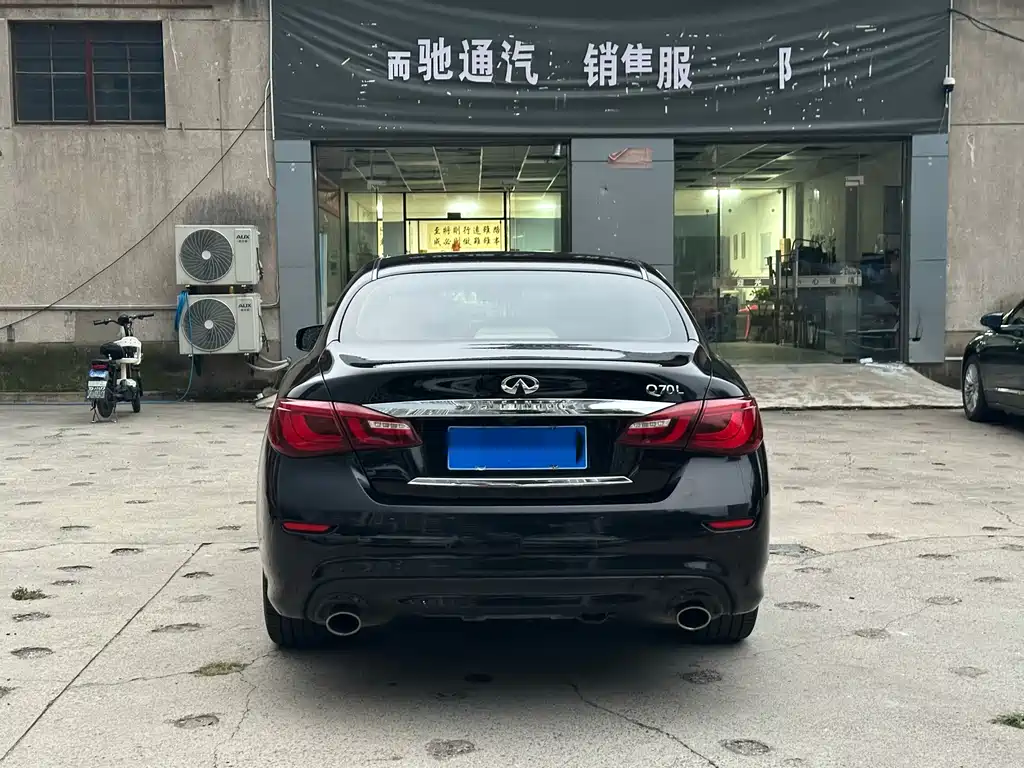 Infiniti Q70 — миниатюра 9