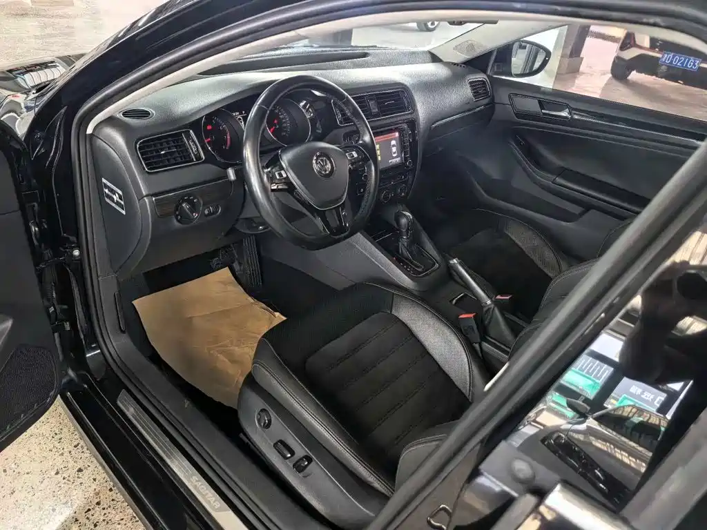 Volkswagen Sagitar — миниатюра 4