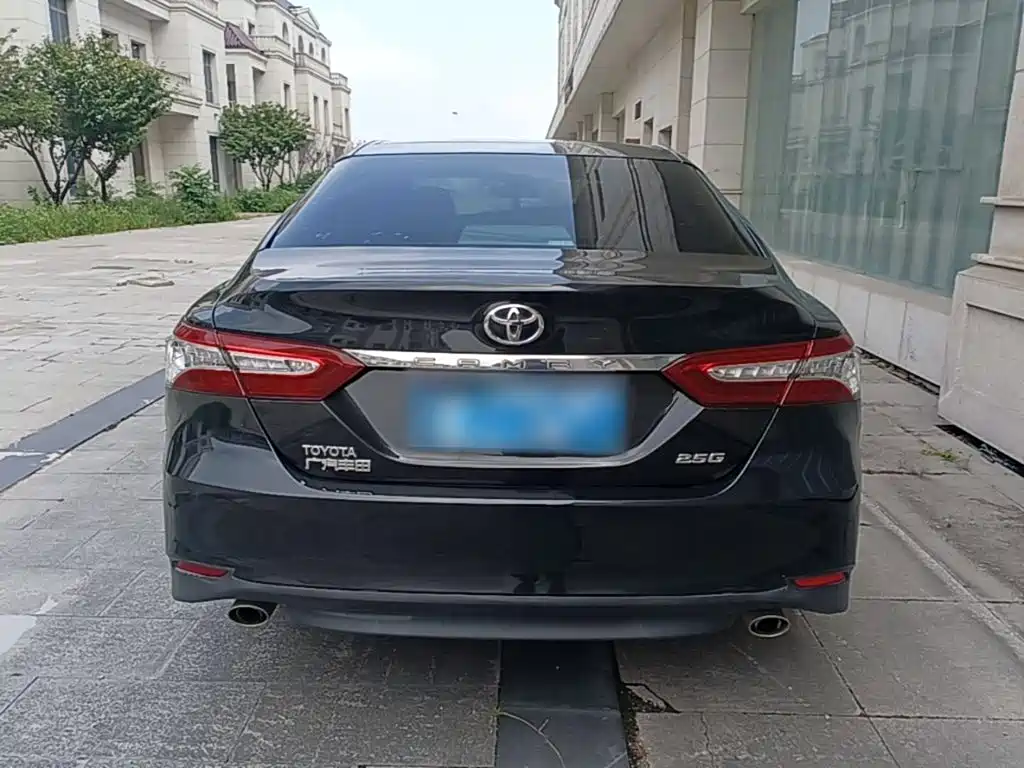 Toyota Camry — миниатюра 6