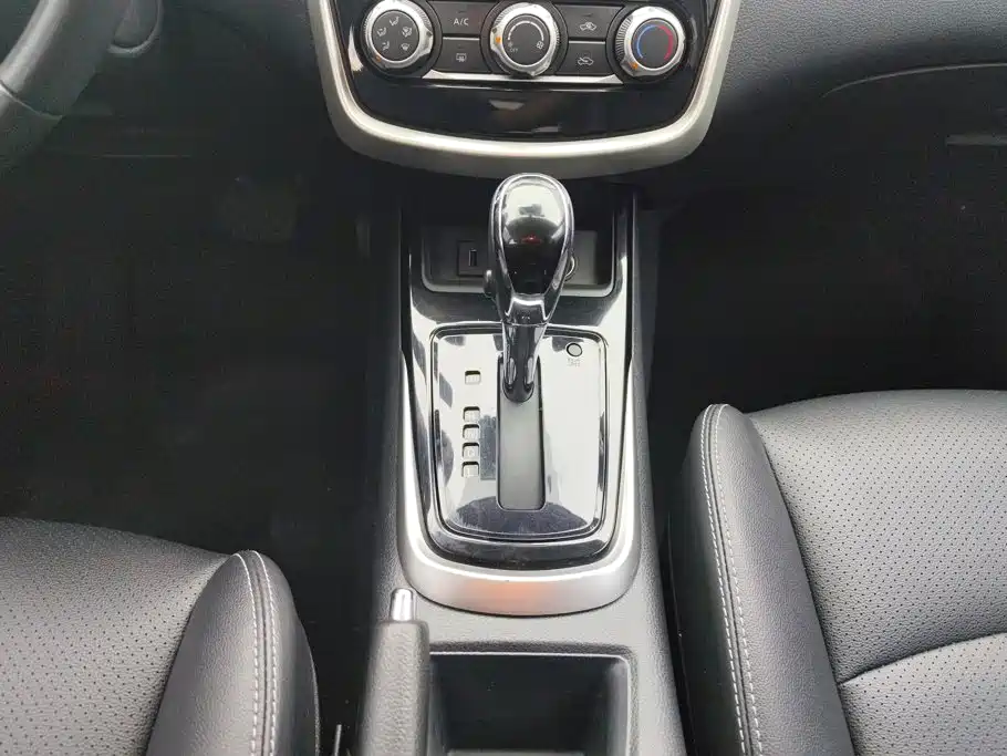 Nissan Tiida — миниатюра 16