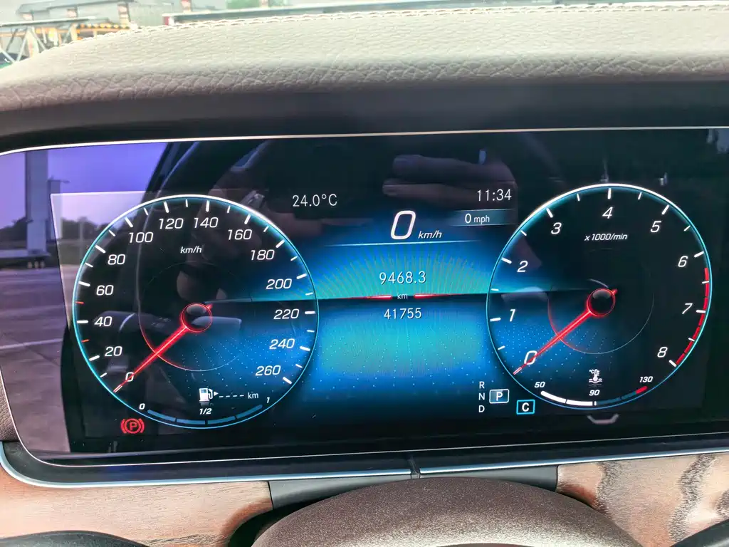 Mercedes-Benz E-Class — миниатюра 9