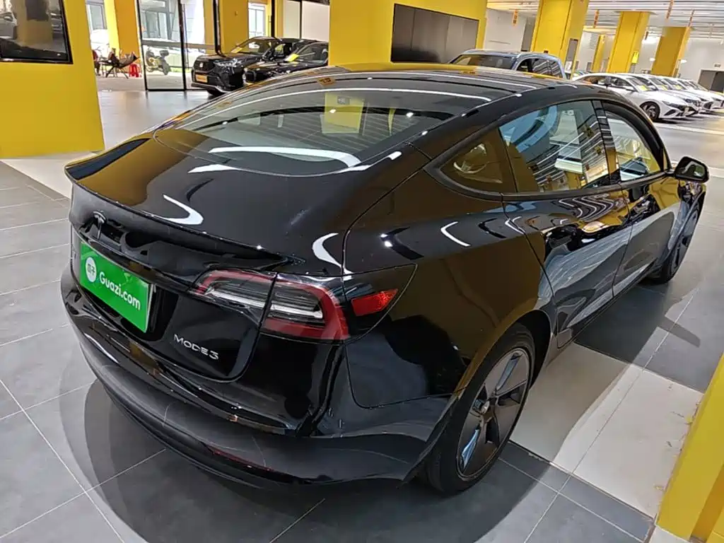 Tesla Model 3 — миниатюра 7