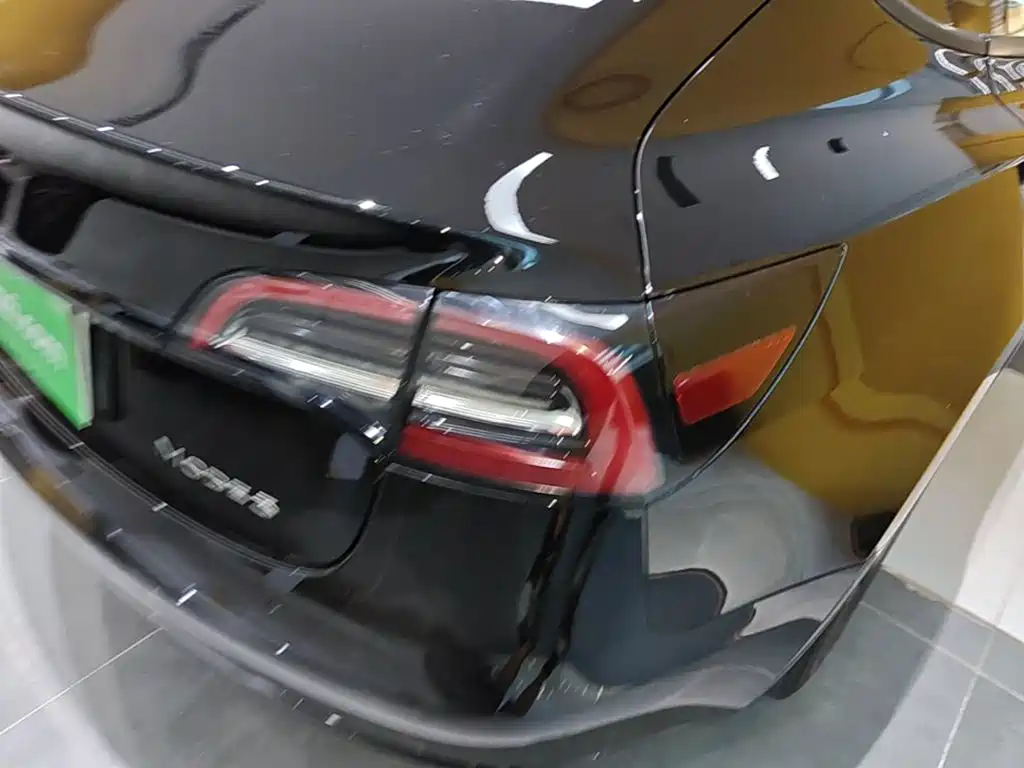 Tesla Model 3 — миниатюра 8