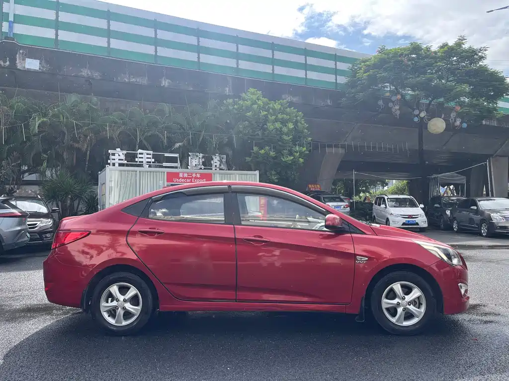 Hyundai Verna — миниатюра 4