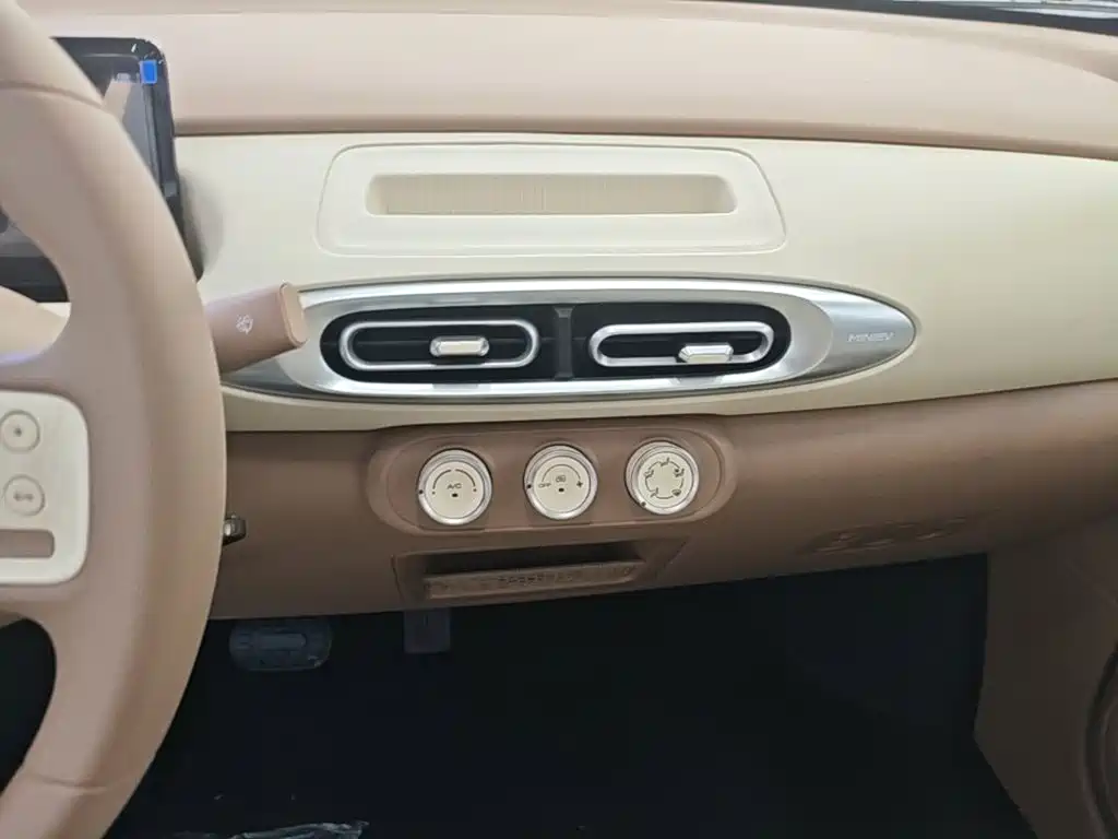 Wuling MINIEV — миниатюра 13