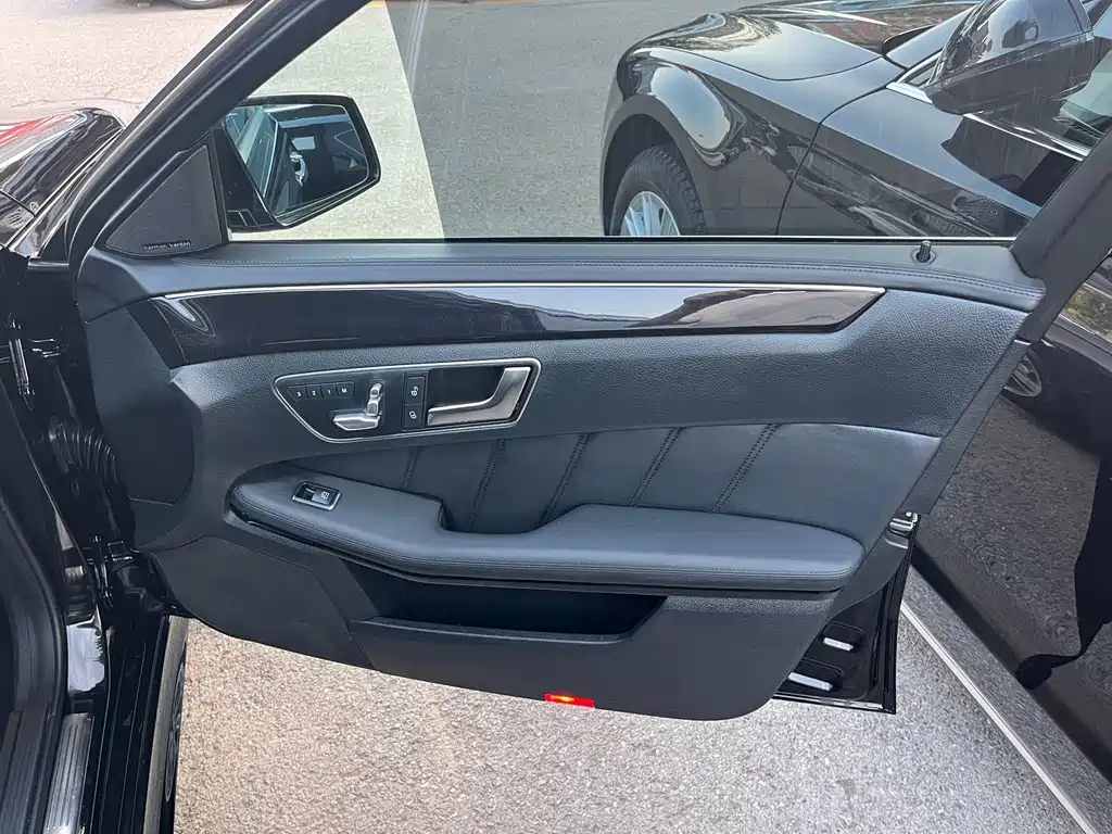 Mercedes-Benz E-Class — миниатюра 21