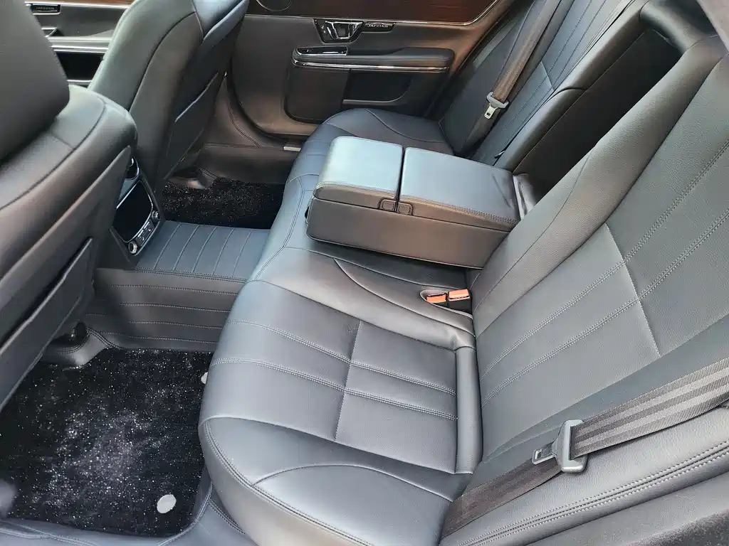 Jaguar XJ — миниатюра 17