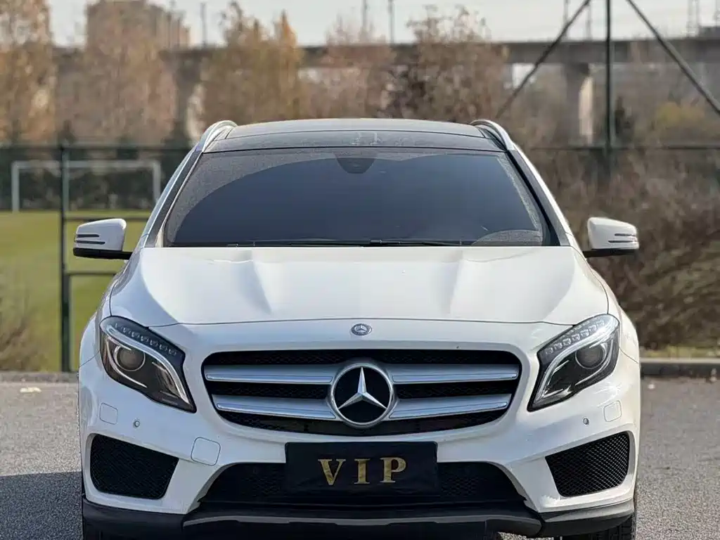 MERCEDES-BENZ GLA