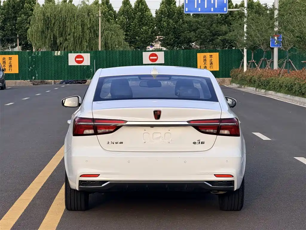 Roewe i6 New Energy - фото 8