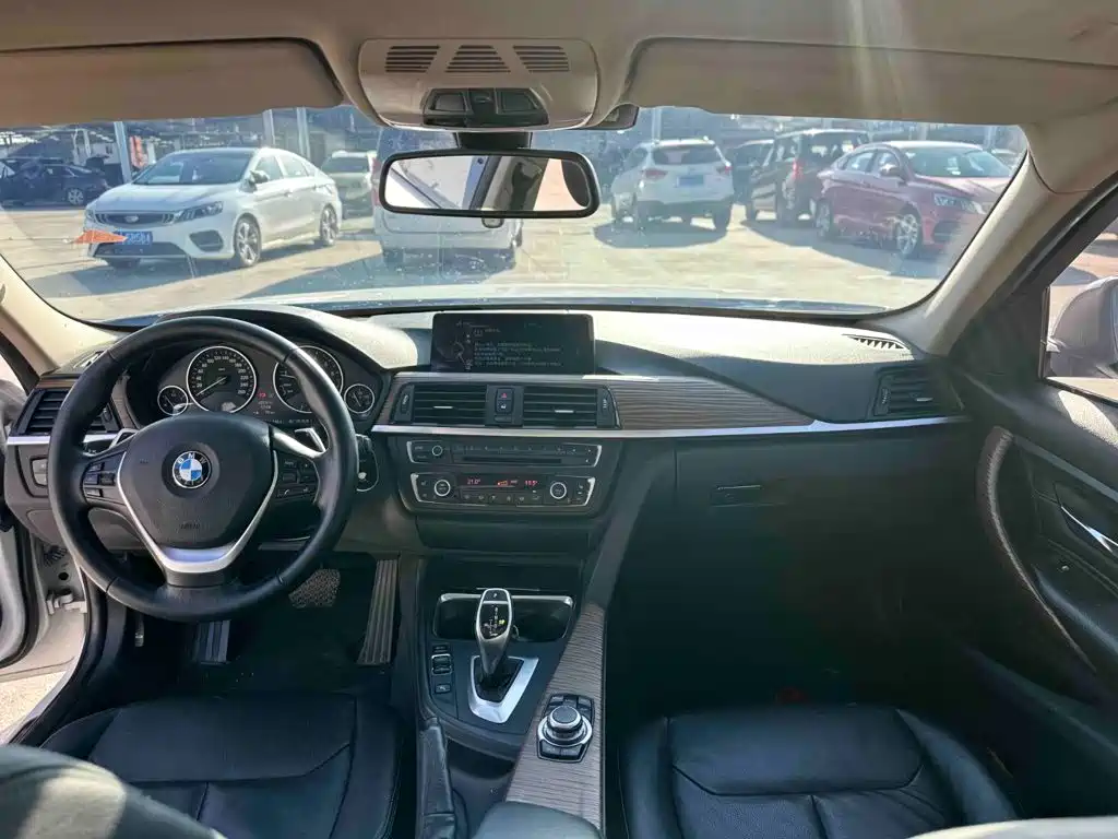 BMW 3 Series — миниатюра 8