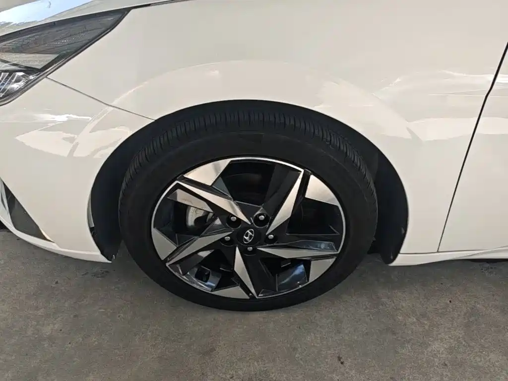 Hyundai Elantra — миниатюра 23